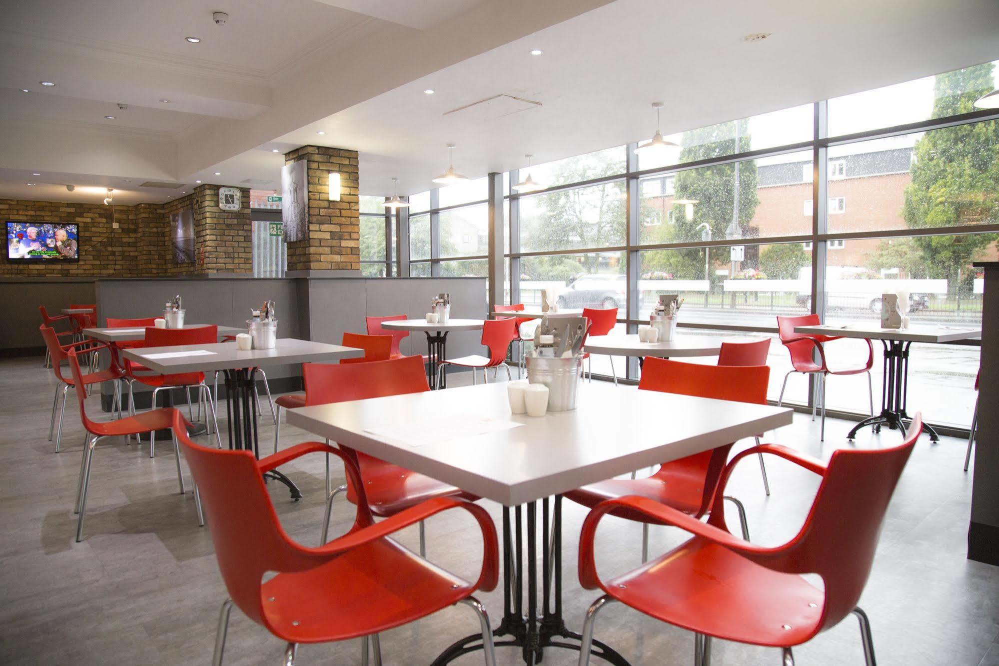 Ibis Hull Centre 2*